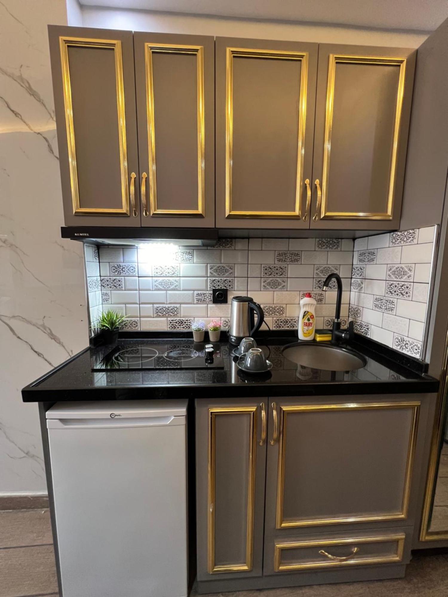 Taksim Larissa Hotel Suites Provincia di Provincia di Istanbul Esterno foto