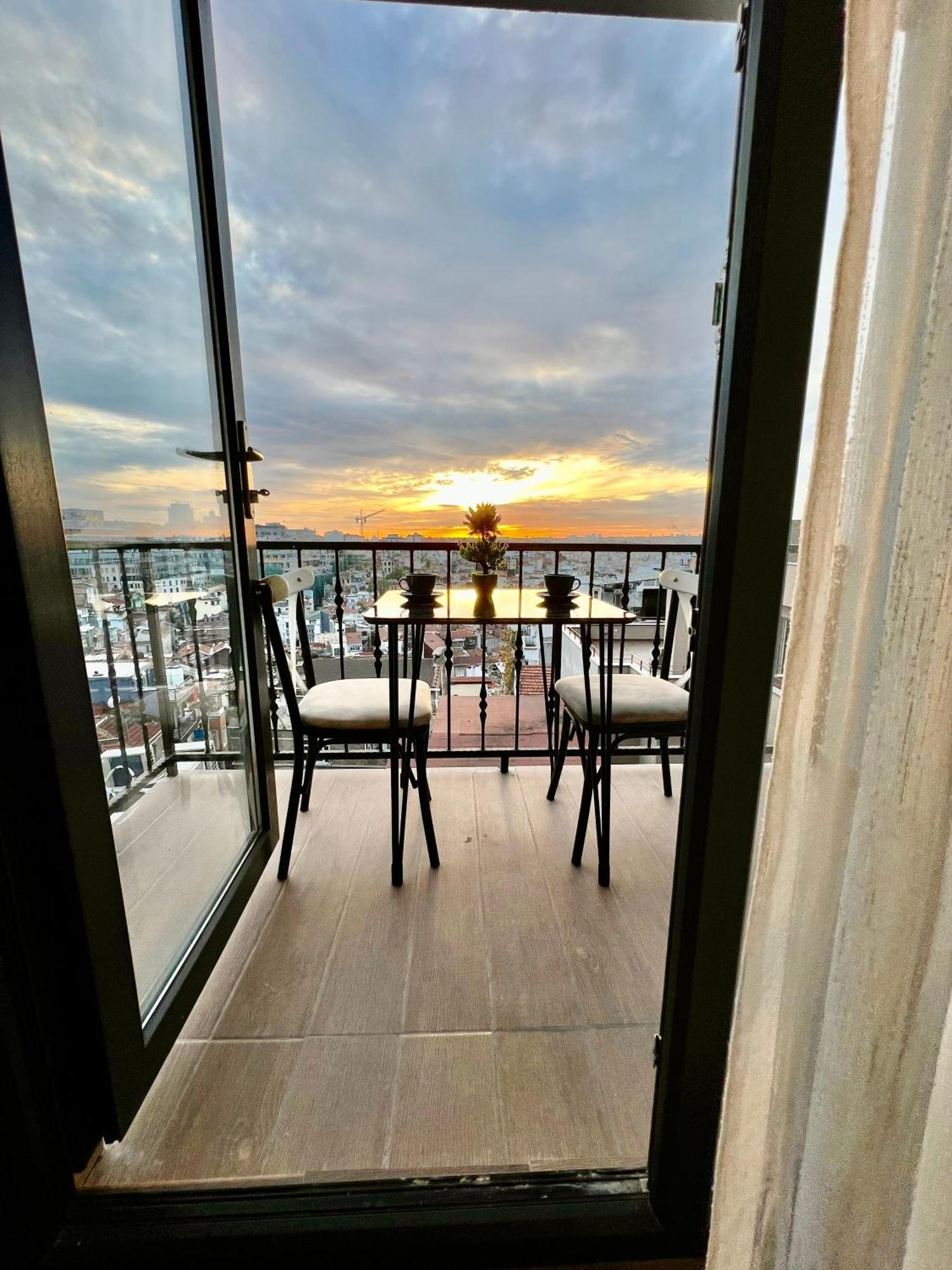 Taksim Larissa Hotel Suites Provincia di Provincia di Istanbul Esterno foto