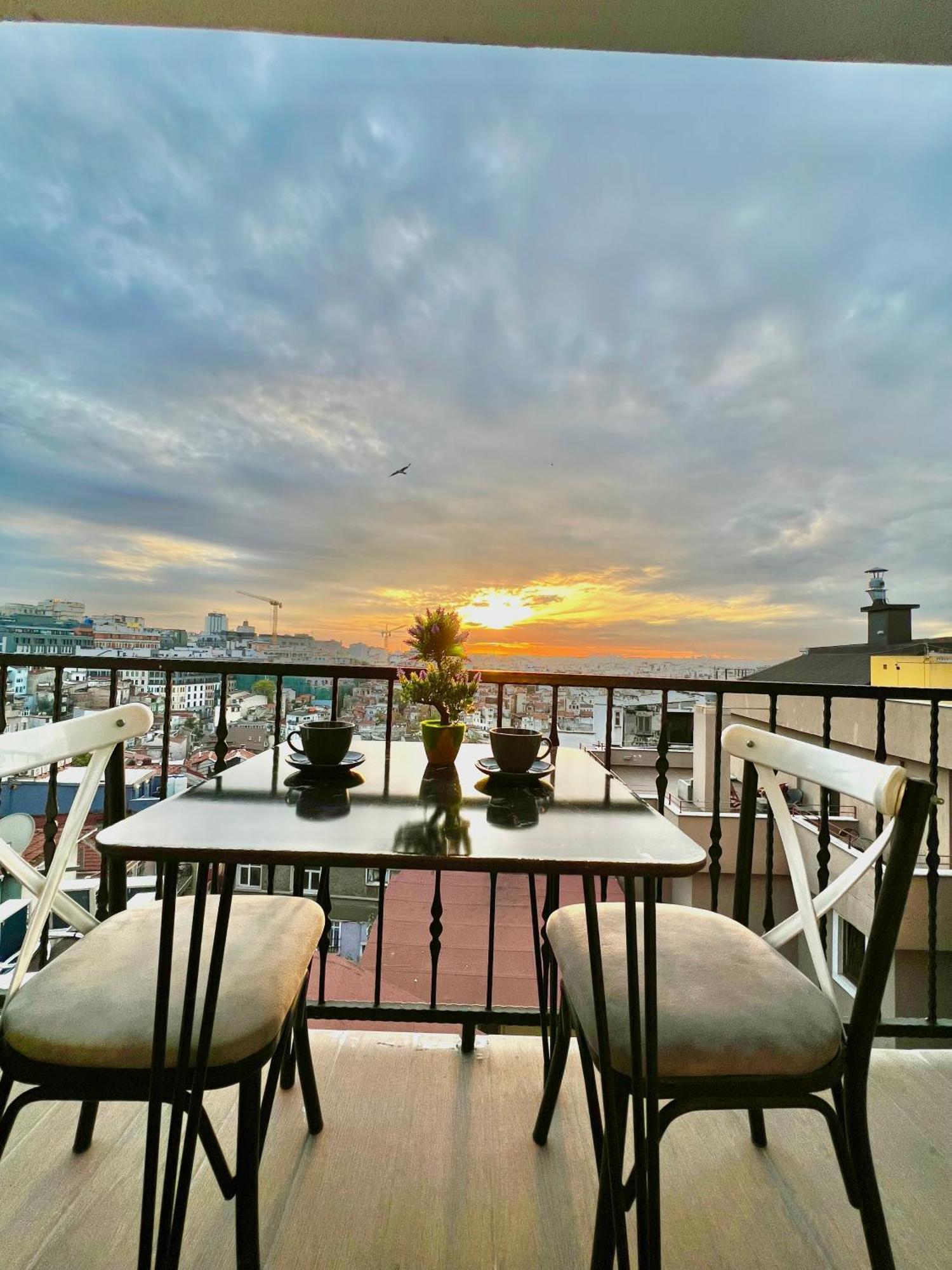 Taksim Larissa Hotel Suites Provincia di Provincia di Istanbul Esterno foto