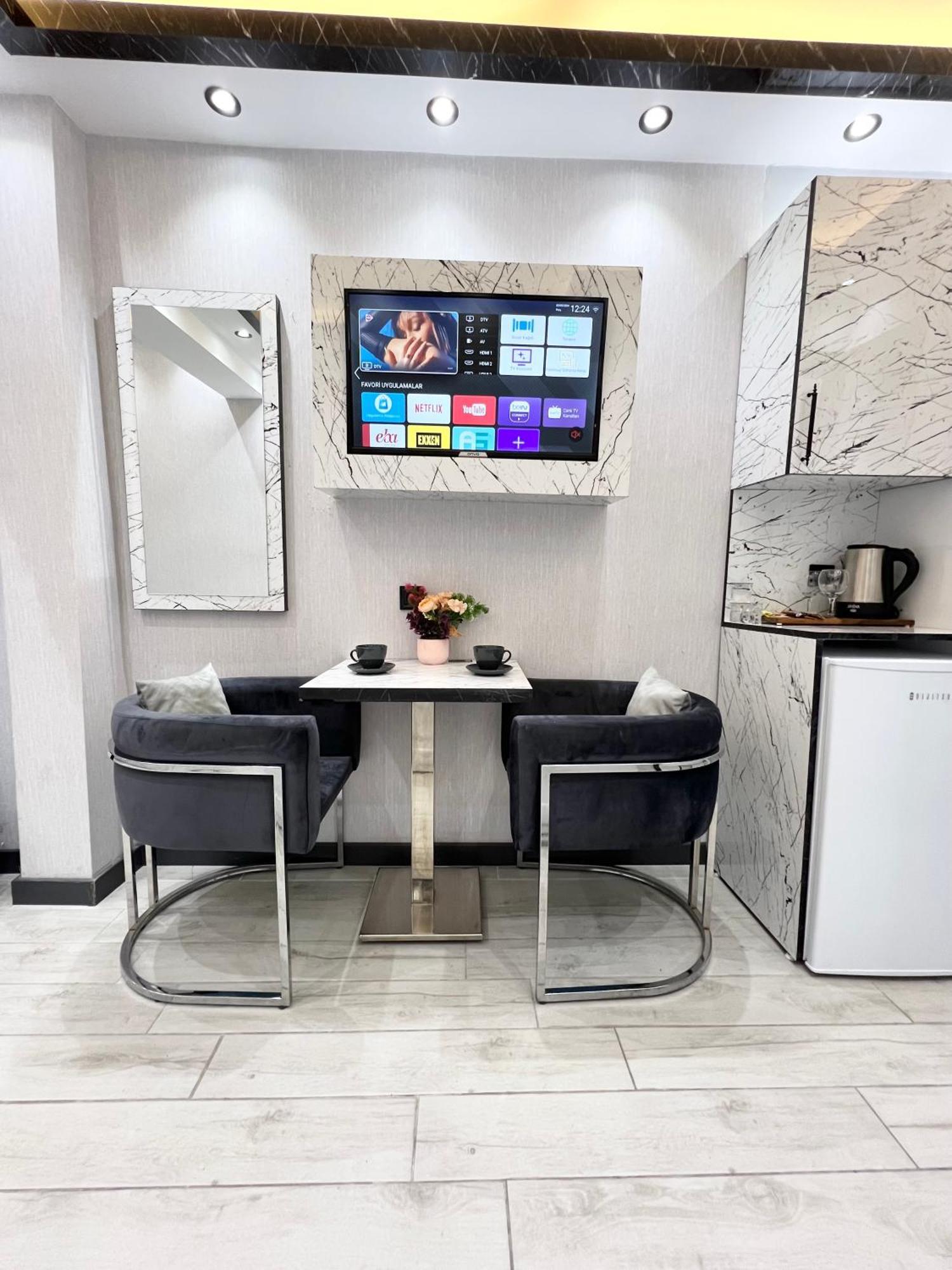 Taksim Larissa Hotel Suites Provincia di Provincia di Istanbul Esterno foto